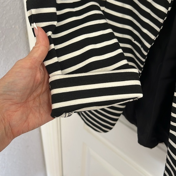 Black and White Striped Blazer - Picture 6 of 6
